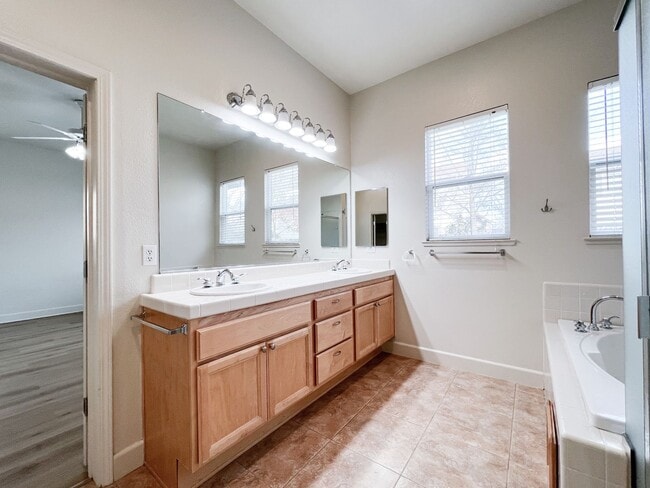 Building Photo - 1808 Spokane Rd