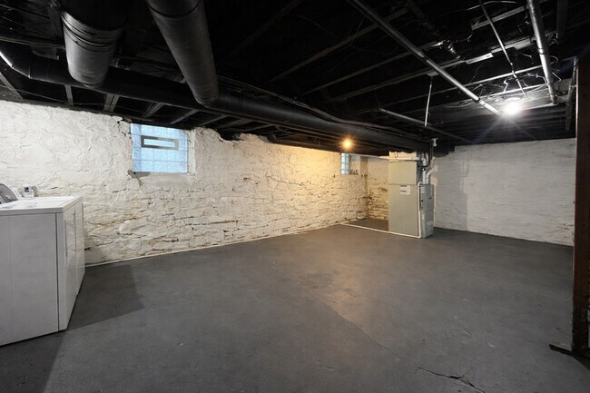 Building Photo - 1115-15 E 18th Ave