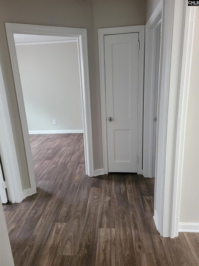 Building Photo - 332 S Bull St