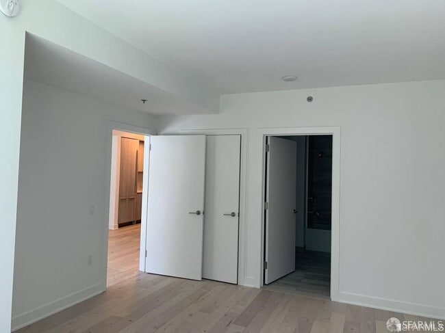 Building Photo - 318 Main St