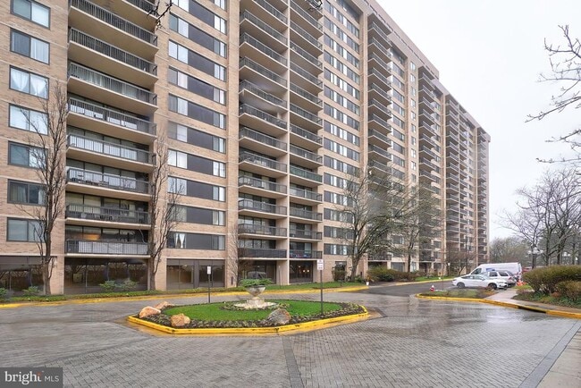 Building Photo - 3713 S George Mason Dr