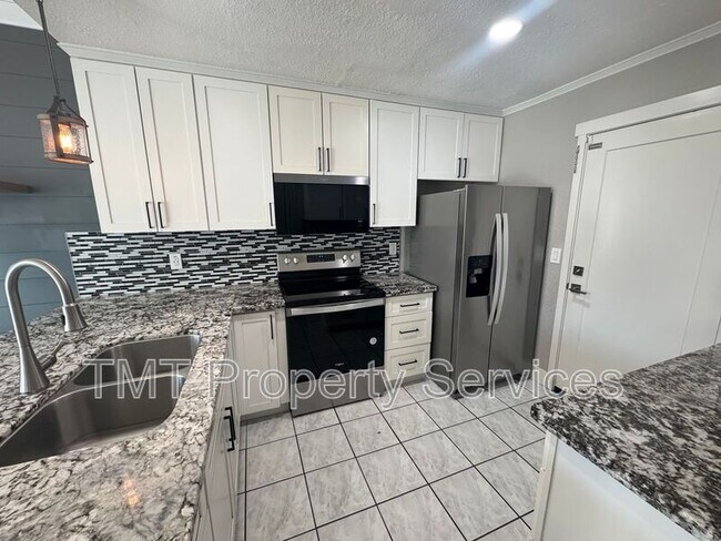 Building Photo - 5093 N Laguna Dr