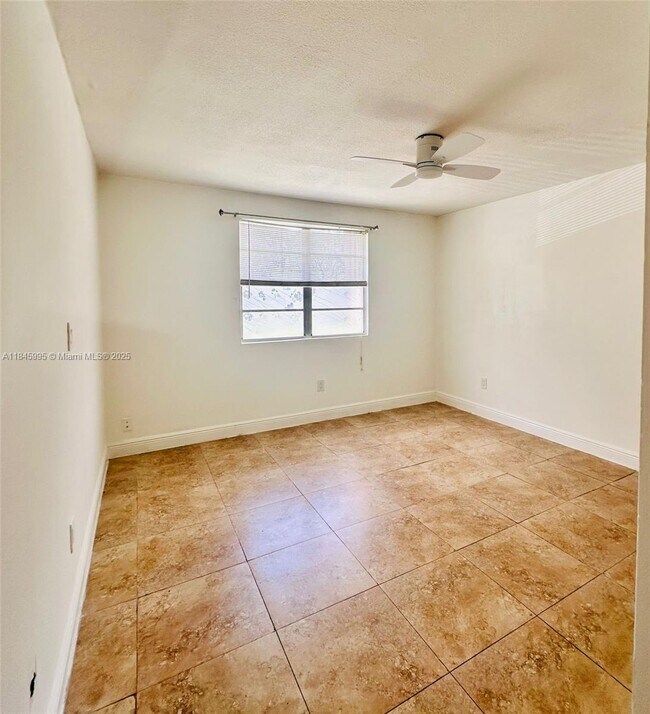 Building Photo - 1245 SW 46th Ave