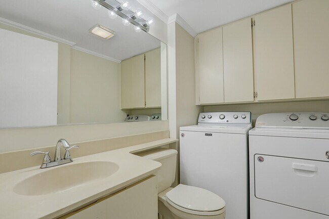 Building Photo - 3026 30th Ct