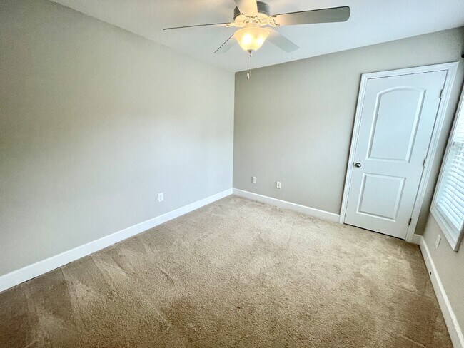 Building Photo - 3 bed, 2.5 bath Nest with Bonus Room in Anderson Creek