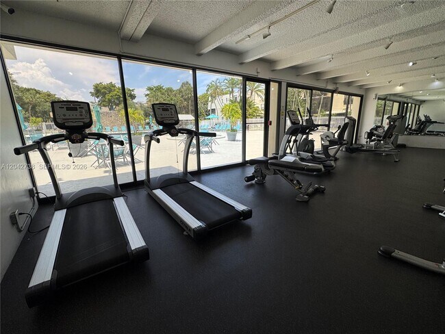 Building Photo - 20200 W Country Club Dr