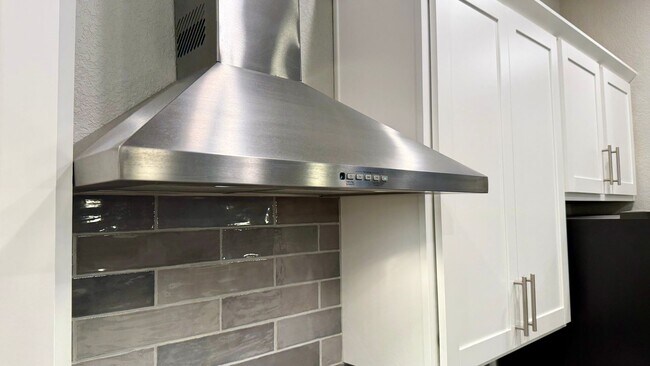 Building Photo - Modern Single-Family Home in Desirable Gold Hill Mesa — Built in 2021