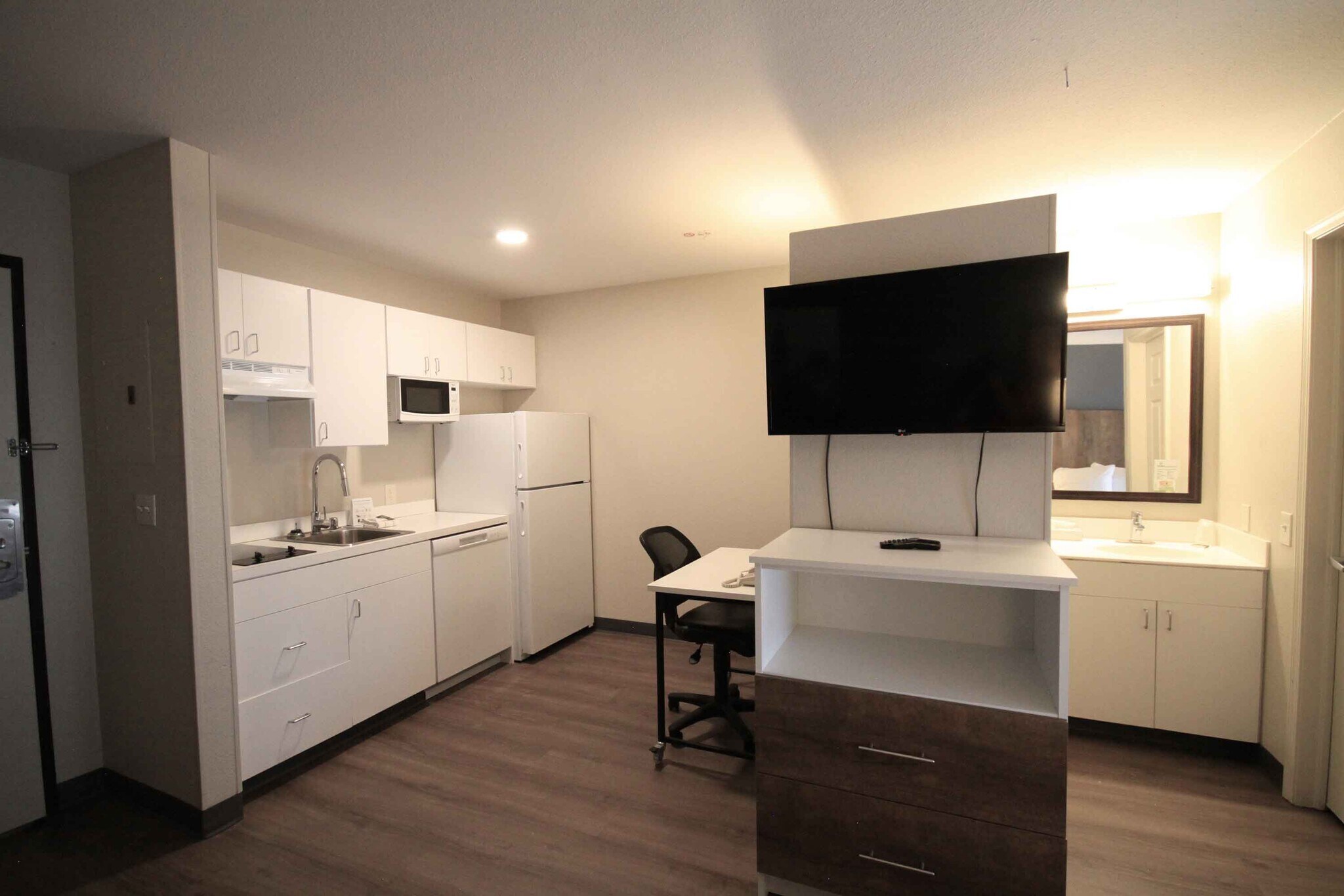 Building Photo - Furnished Studio-Albuquerque - Rio Rancho Blvd.