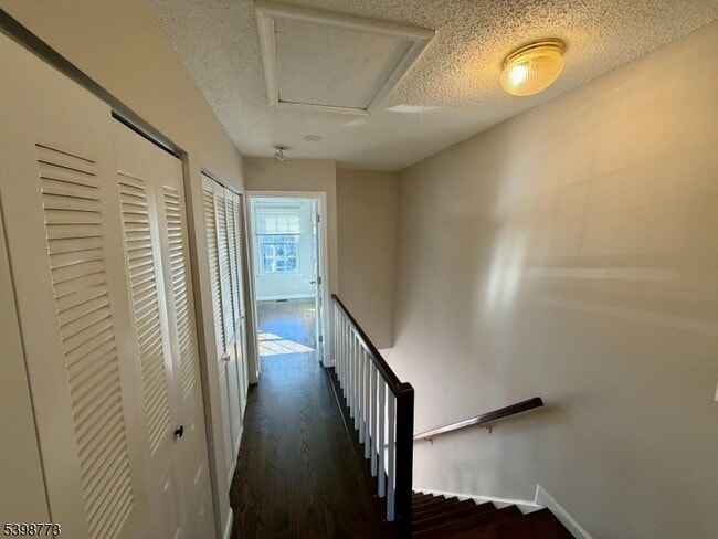 Building Photo - 347 Bromley Pl