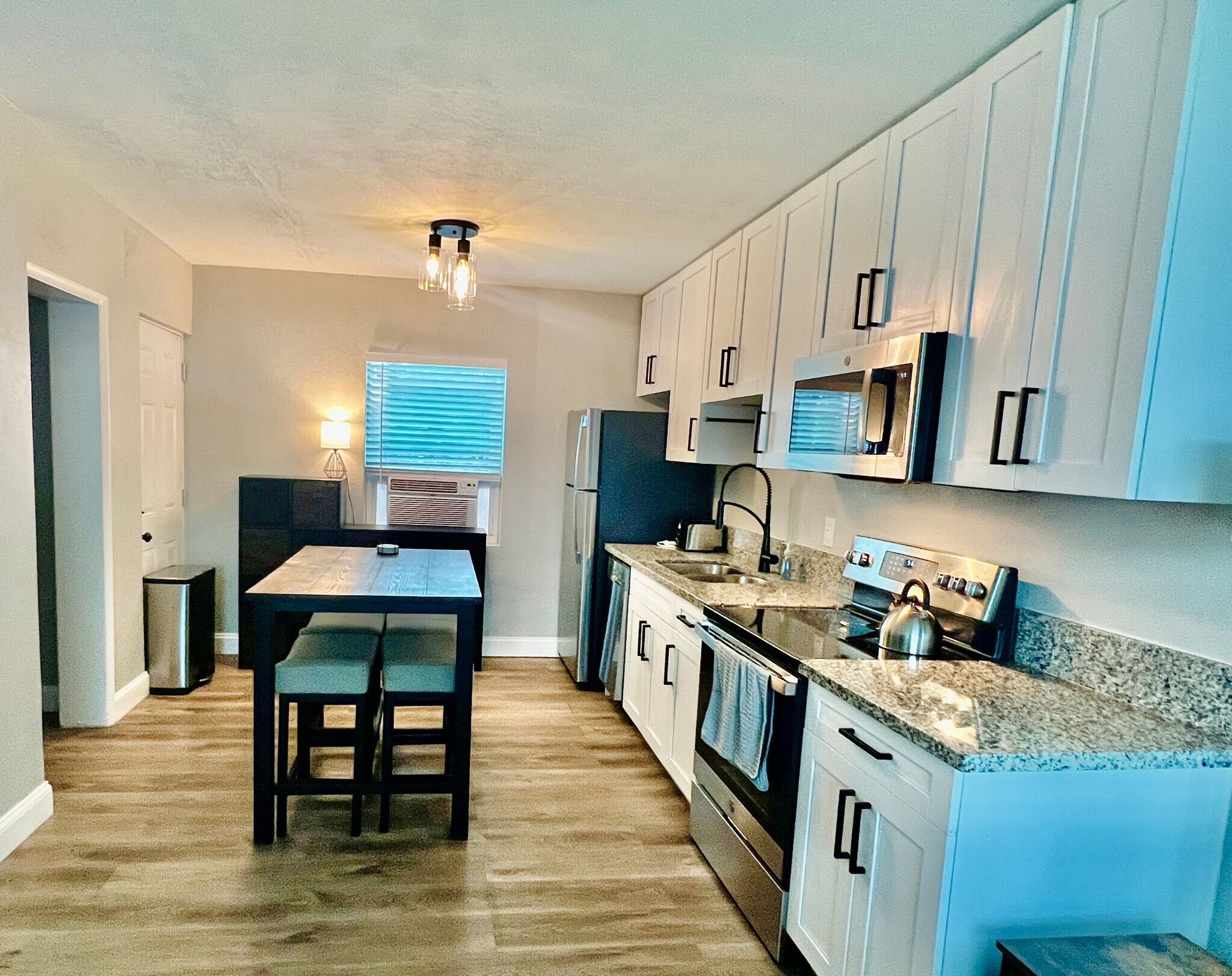 Building Photo - 401 S Mars Ave