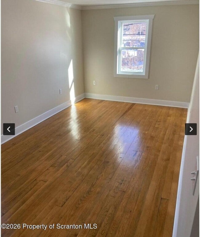 Building Photo - 402 S Valley Ave