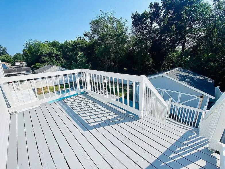 Building Photo - 837 Romney Ln