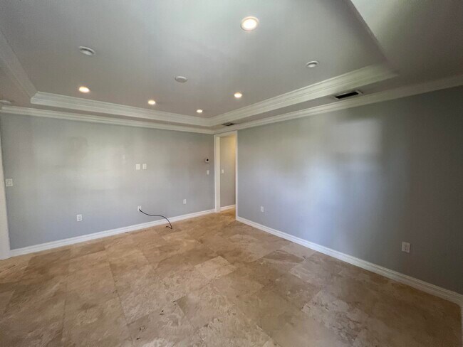 Building Photo - 252 Oleander Ave