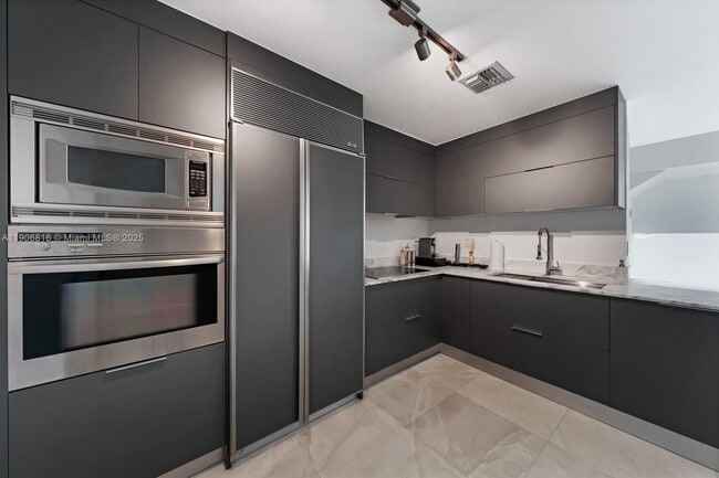 Building Photo - 400 Alton Rd