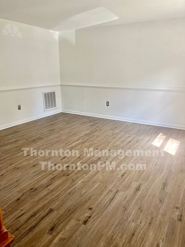 Building Photo - Fredericksburg Townhouse Price Drop!