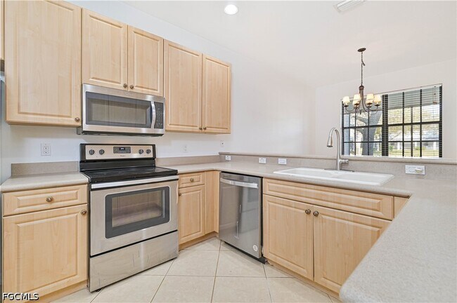 Building Photo - 14760 Pinnacle Pl