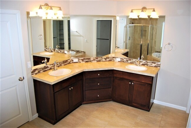 Building Photo - 4 Bedroom 2.5 Bath Home Sherwood OR