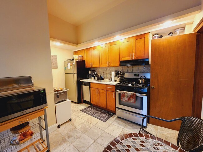 Building Photo - 2313 Brown St