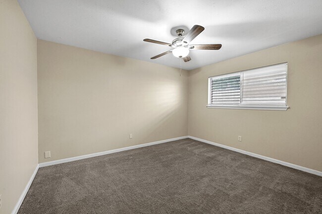 Building Photo - 10026 Kirkglen Dr