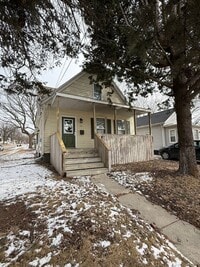 Building Photo - Spacious 4-Bedroom Home with Huge Fenced Backyard!