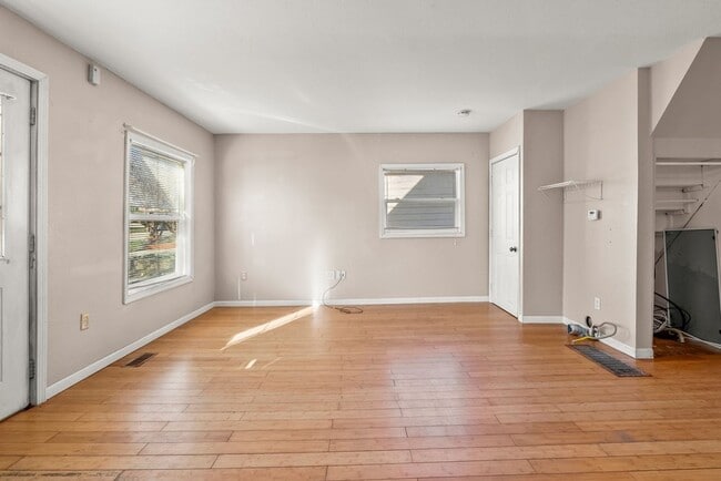 Building Photo - 309 W 10th St