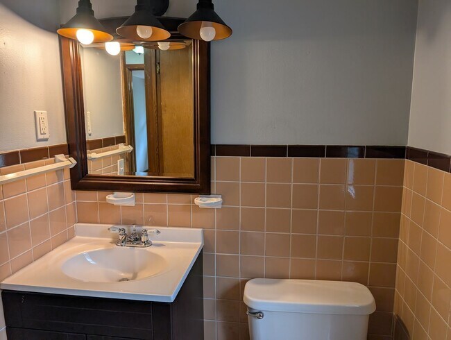 Building Photo - 8983 Highland Dr