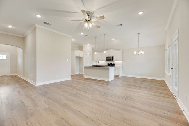 Building Photo - Contemporary Comfort Awaits in Greenville, TX
