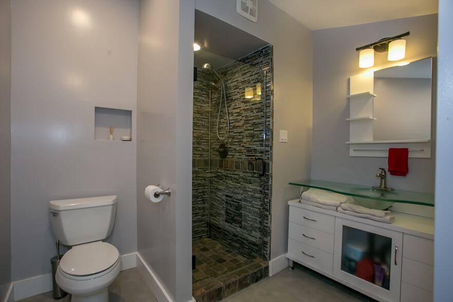 Building Photo - 6345 Jumilla Ave