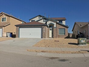 Building Photo - Mesquite Hills 3bed/2.5bath plus Loft REFRIG A/C Home!