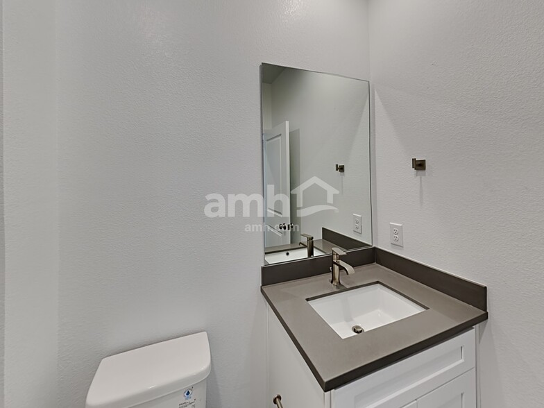 Building Photo - 4844 Blushing Star St