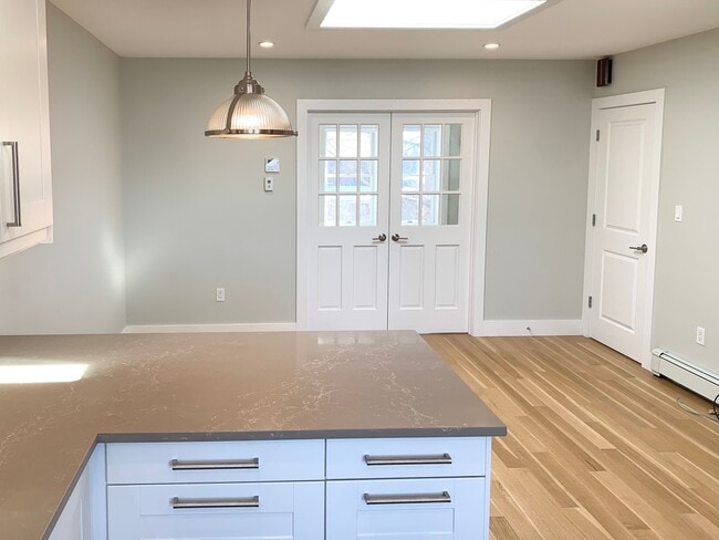 Building Photo - 99-07 Ascan Ave