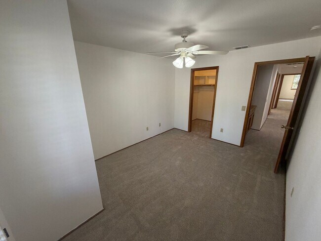 Building Photo - 4 bedroom | 2 bathroom | Gold River home