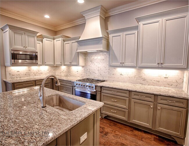 Building Photo - Pinnacle Park Townhomes -- Furnished, Utilities Included