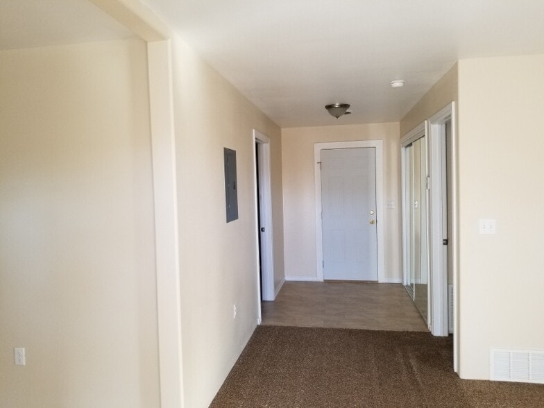 Building Photo - 419 1st Ave W