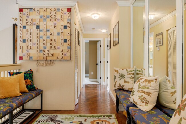 Building Photo - 2070 Chagall Cir