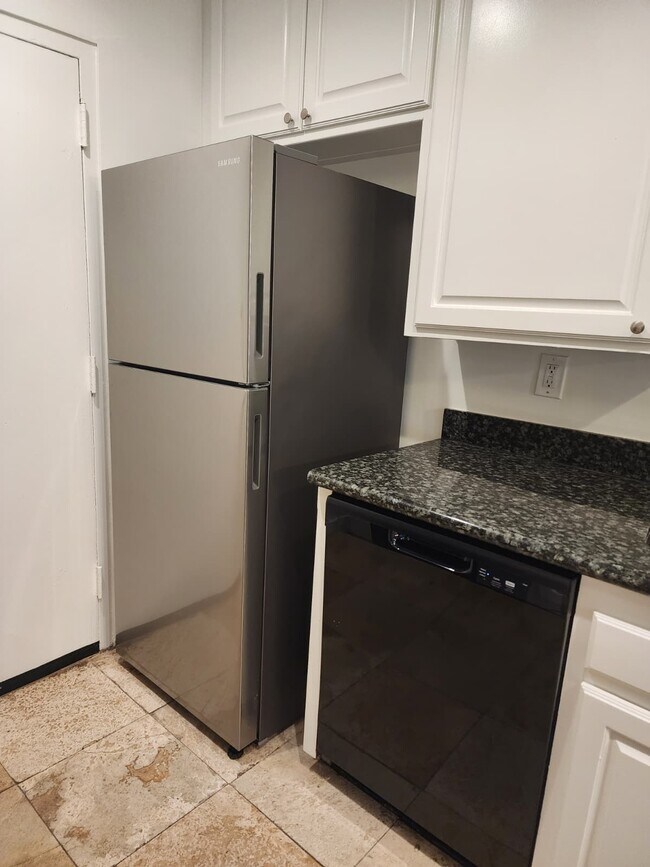 Building Photo - 5339 Newcastle Ave