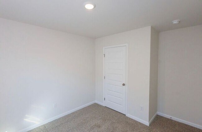 Building Photo - MOVE IN SPECIAL-Beautiful home available for rent