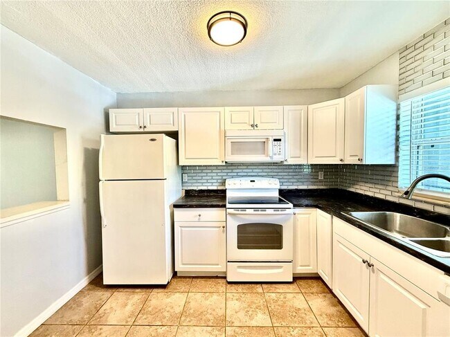 Building Photo - 2886 Somerset Park Dr