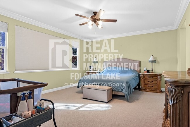 Building Photo - Fully furnished 5bd 3ba home in desirable Carmichael neighborhood