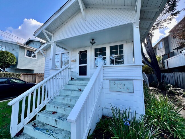 Building Photo - 1072F-A/B-PGPM-T/L-CS