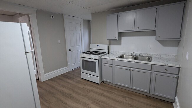 Building Photo - 793 Boulevard St