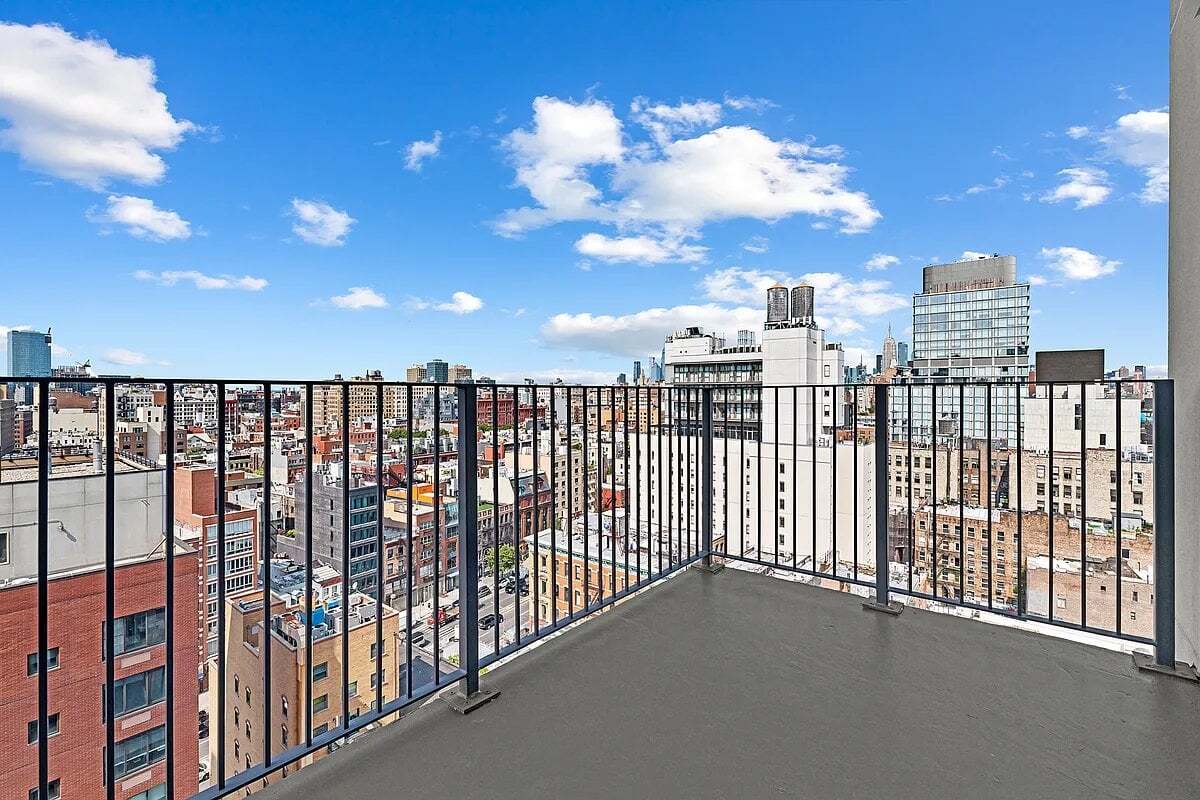 Building Photo - 171 Chrystie St