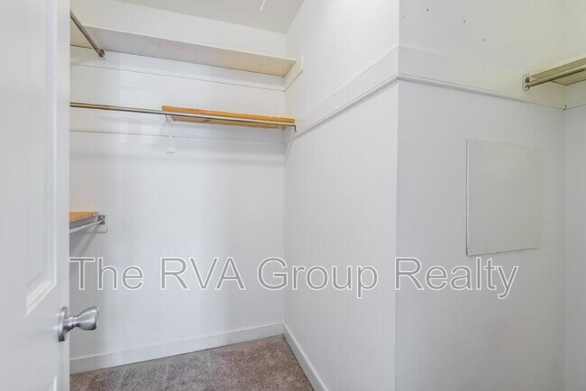 Building Photo - 1601 Lancashire Dr