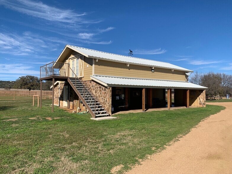 Building Photo - 402 Cowgirl Xing