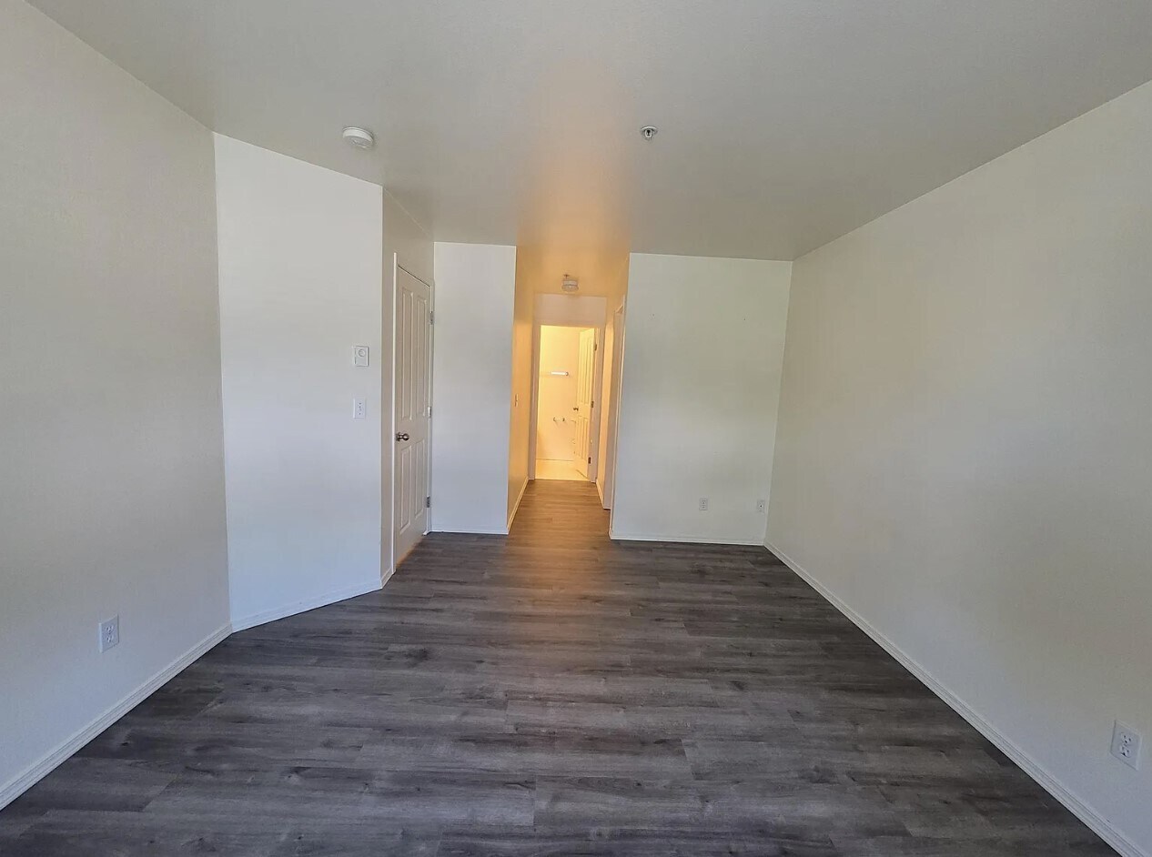 Master Bedroom - 1787 Kennedy Pl