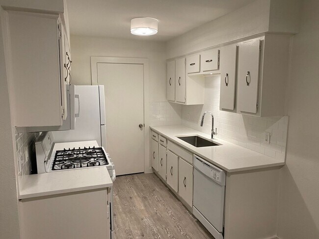 Building Photo - Samuelson Properties 3 (2408 Burleson Ct)