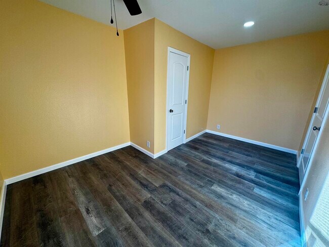 Building Photo - 603 E Alameda St