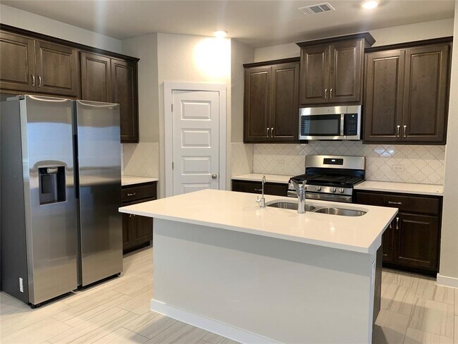 Building Photo - 2913 Sage Ranch Dr