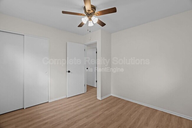 Building Photo - 560 Bardot Dr