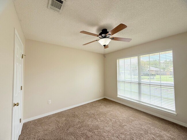 Building Photo - Charming Brick Home - Jaimee's Ridge